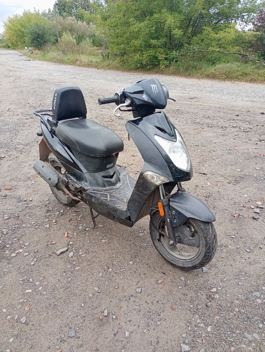 Продам скутер на ходу ціна 10000