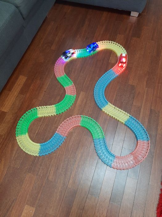 Pista MAGIC TRACKS com 3 carros