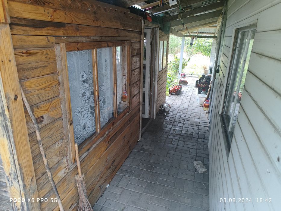 Терміново продам будинок з земельною ділянкою, та ставком.