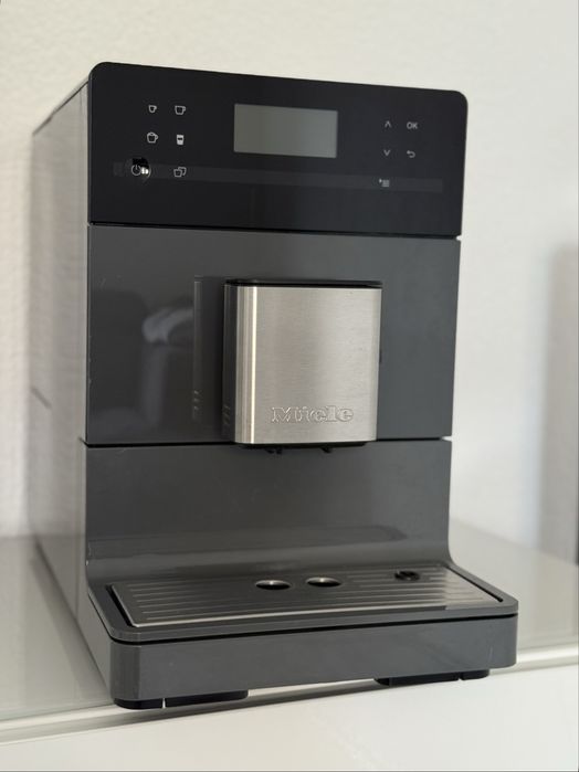 Кавомашина Miele CM 5300
