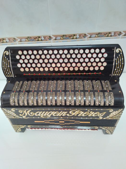 Acordeon/Acordeão    Maugein Freres  3+3 nos bxs