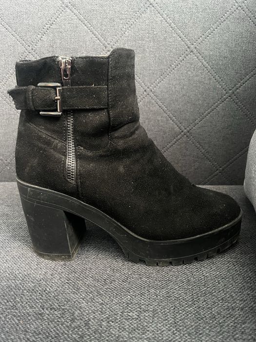 Botki jesienne Sinsay 39 czarne na platformie typu traktorek