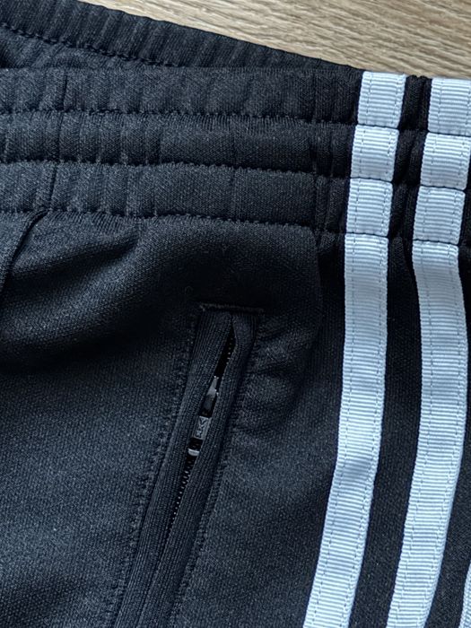 Оригінальні штани adidas з лампасами