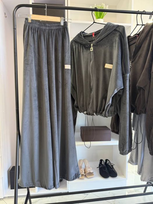 Велюровий костюм спортивний