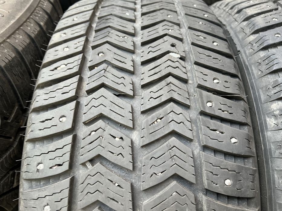 Резина комплект шиповані 205/55 R 16 ЗНИЖКА Vredestein зимові 5-7 mm