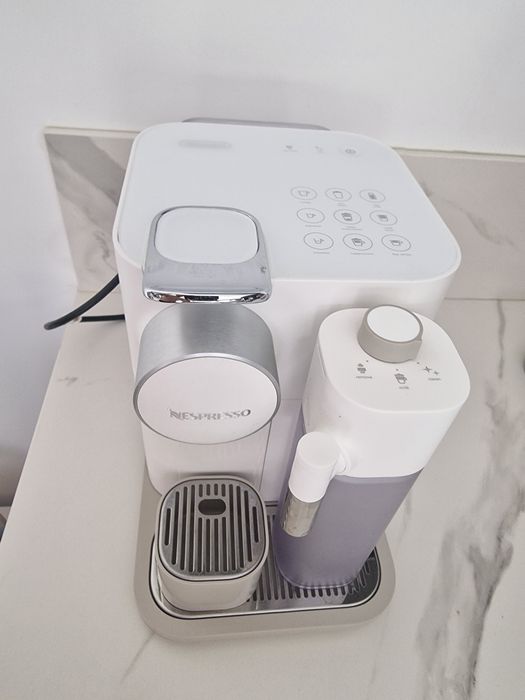 Máquina de Café Nespresso Gran Latissima como nova