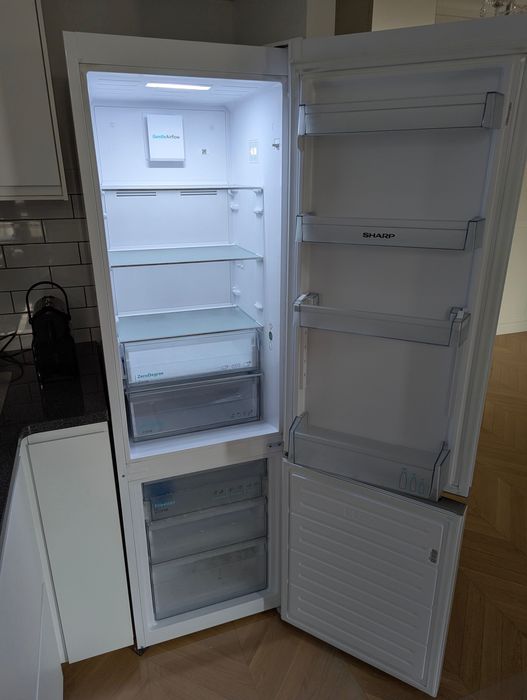 Lodówka SHARP w świetnym stanie