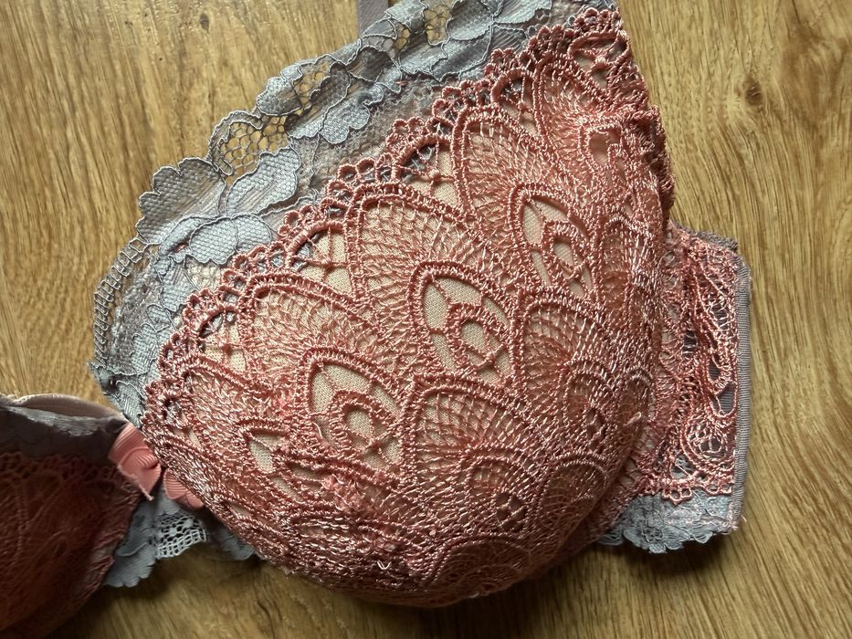 Biustonosz 85D koronka Hunkemöller