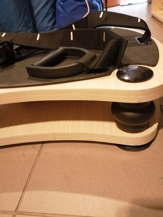 Fitness; siłownia; ćwiczenia; Platforma wibracyjna z pasami (295)