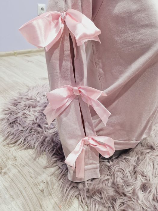 Cieńsza bluza z kokardkami