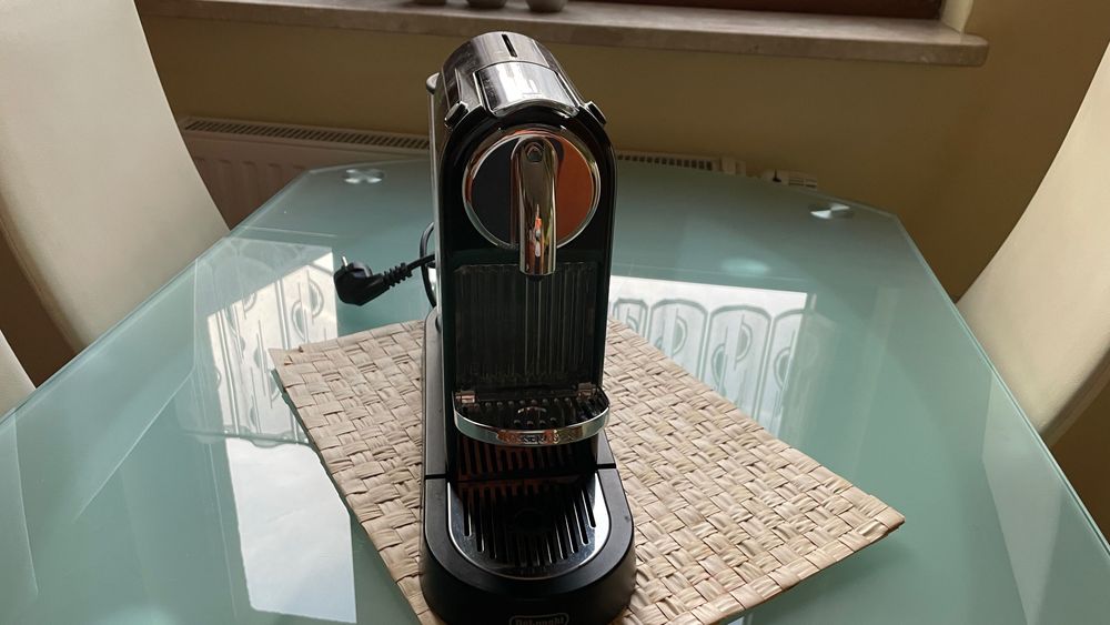 Ekspres kapsułkowy delonghi-niewiele używany