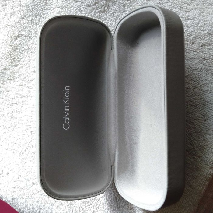 Calvin Klein etui do okularów