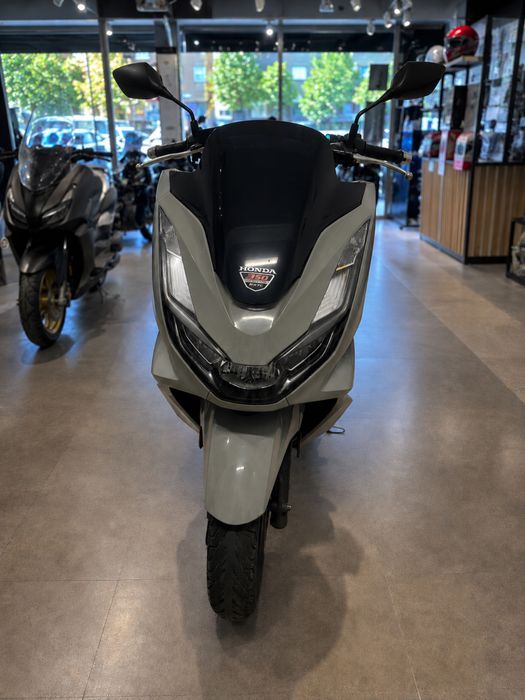 Moto Honda pcx 2023 em perfeito estado