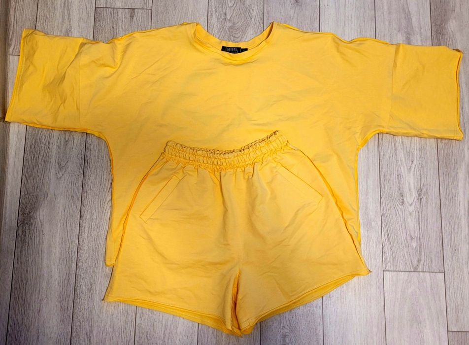 Женский костюм с шортами