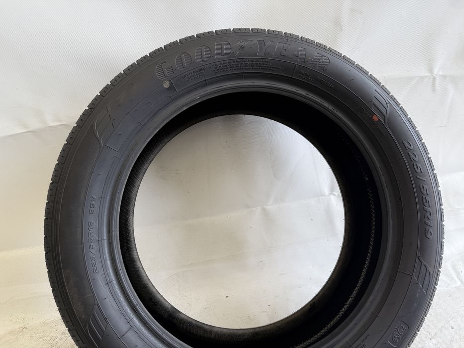 225/55/19 Goodyear EfficientGrip SUV 99V