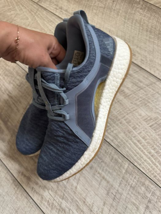 Adidas PureBoost( 40.2/3 p )  26.5 cm