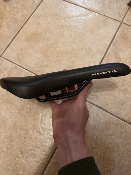 сідло для велосипеду (275 x 140mm)