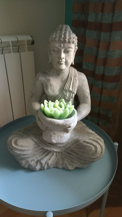 Buda grande decorativo