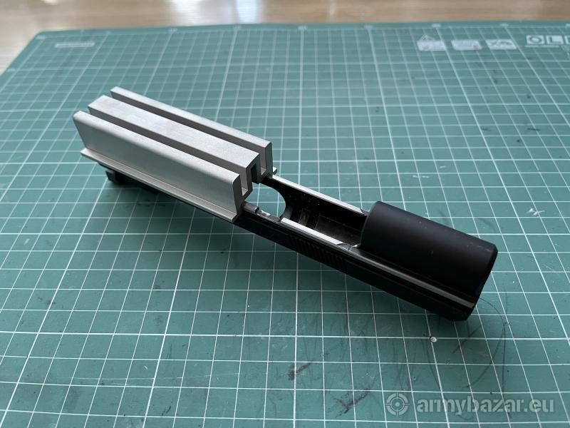 Uchwyt do blokady zamka CZ.