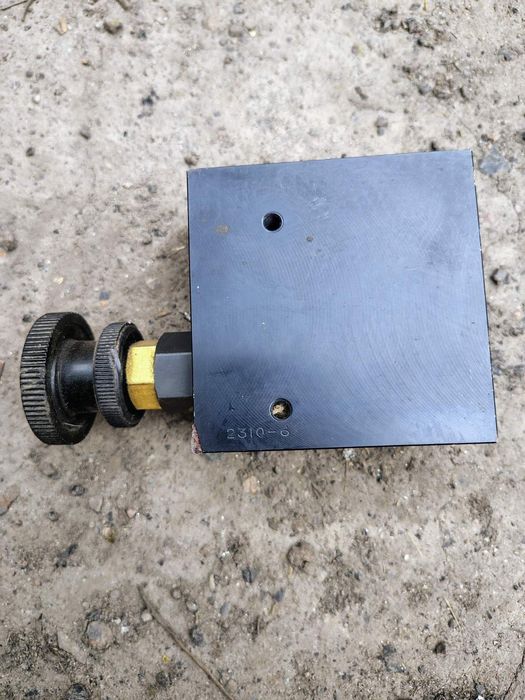 Клапан регулювання оливи John Deere, AA38545