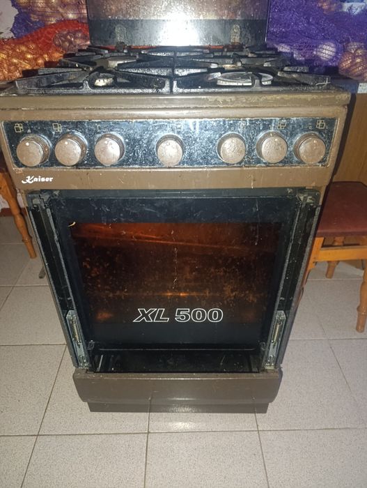 Газова плита на 4 камфорки і газова духовка