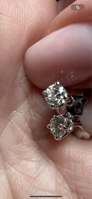 Продам серьги пуссеты по 1 шт.