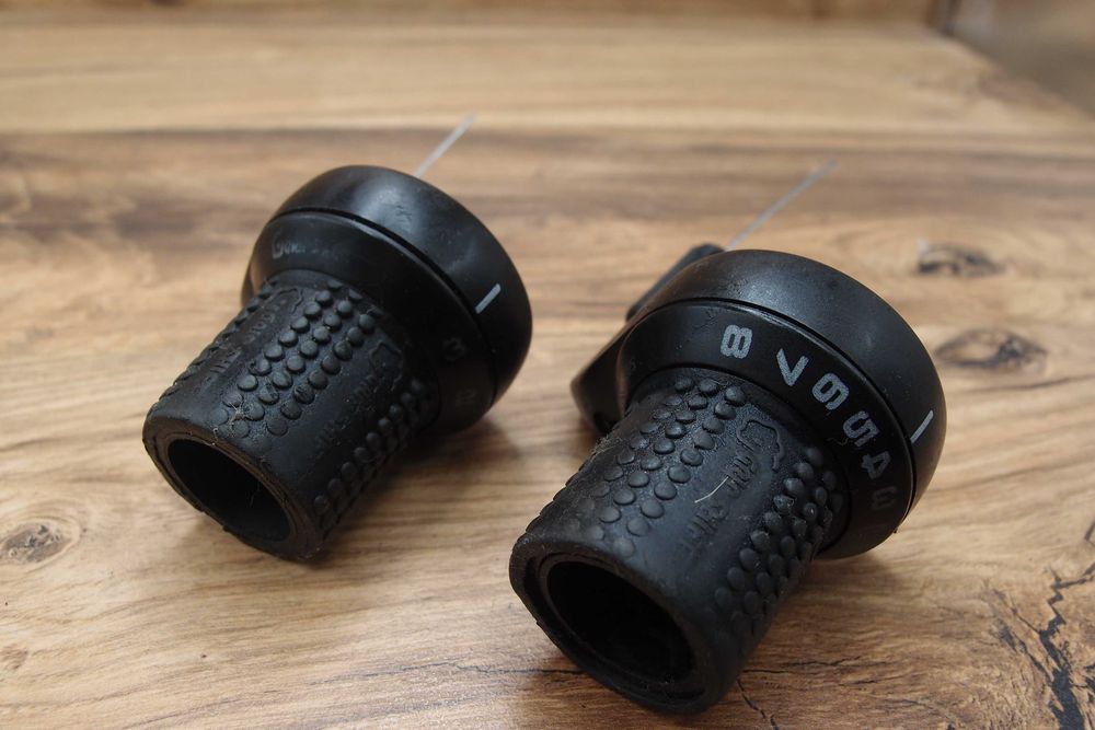 manetki rowerowe grip shifty SRT 600 3 x 8 rz