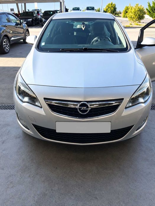 Opel Astra J 1.3 CDTI 2010 – IMPECÁVEL – Vendido sem motor