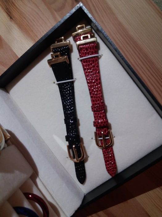 Relógio - com braceletes e aros para trocar