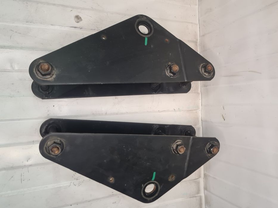 Wspornik mocowania siłownika wywrotu kabiny Renault Gama T