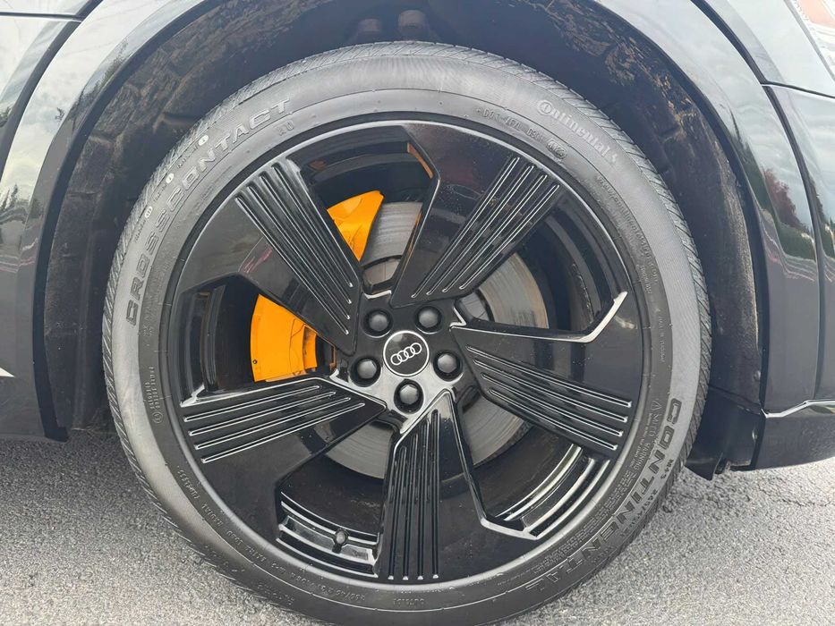 Audi e-tron Premium      2021
