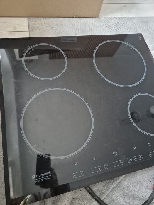 Płyta HotpointAriston plus okap Mpm!