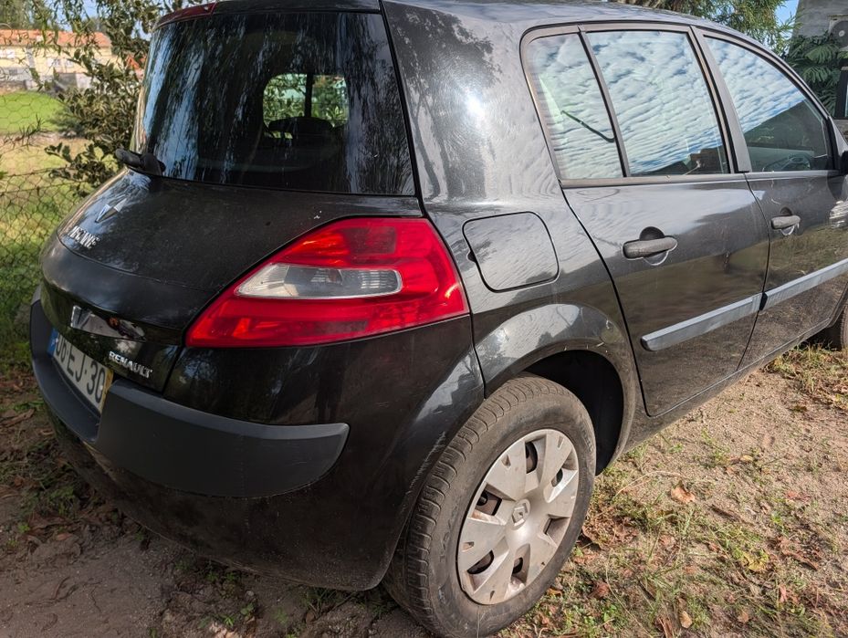 Renault Mégane 1.5 dCi 2007 – para reparação ou peças (correia de distribuição partida)