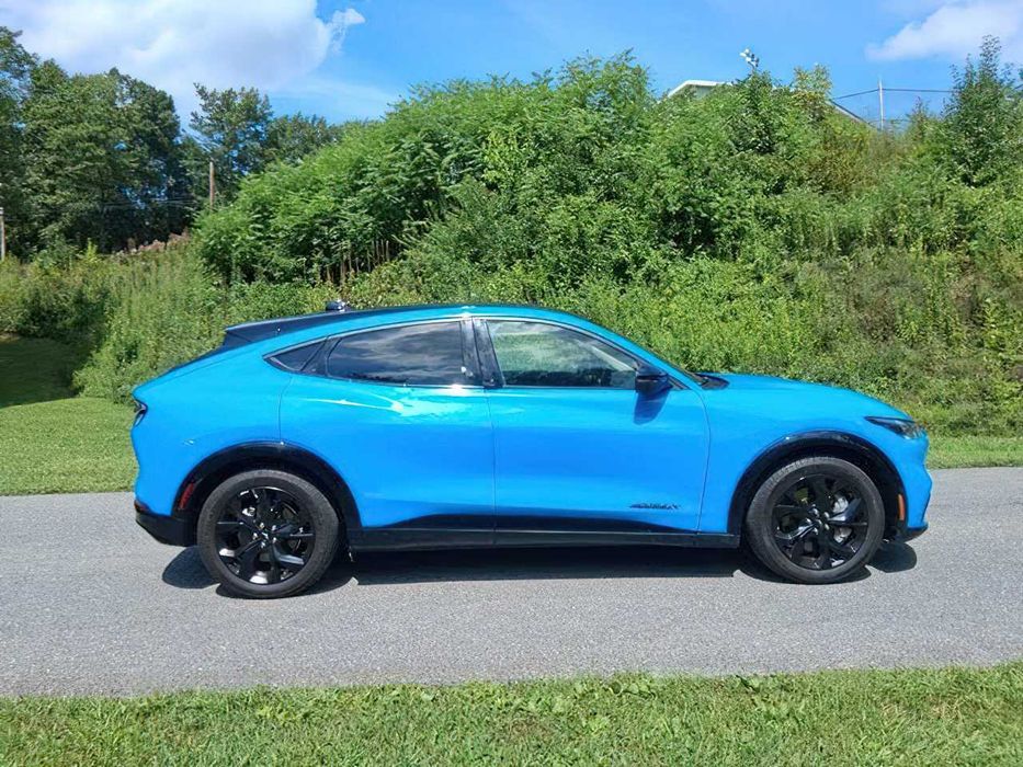 Ford Mustang Mach-E Premium      2023