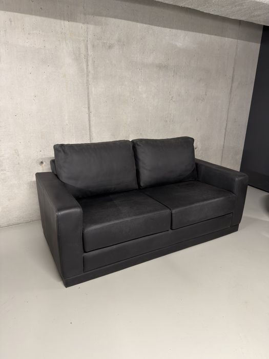 Sofá de pele preto