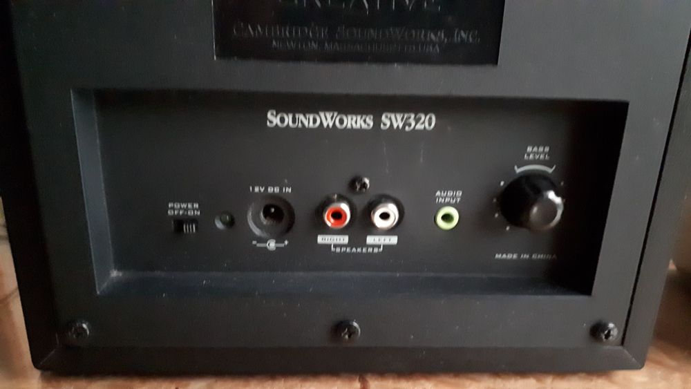 Colunas Cambridge Soundworks SW320 2.1 (excelente definição sonora)
