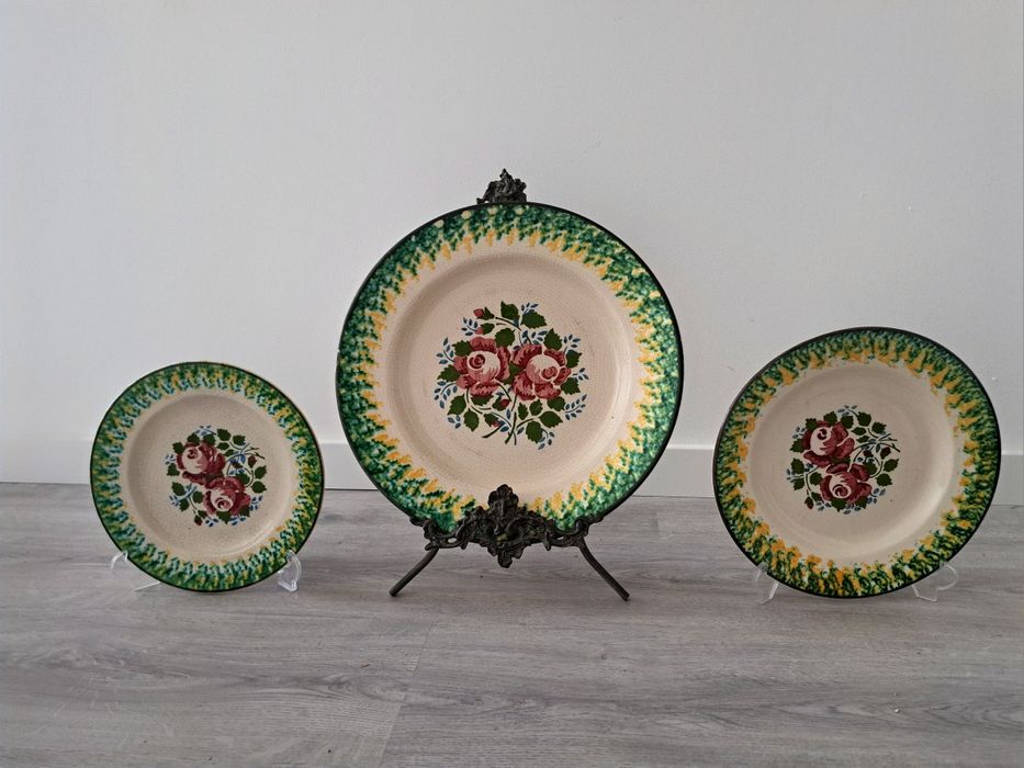 ANTIGUIDADES - Conjunto Pratos Cerâmica Antiga