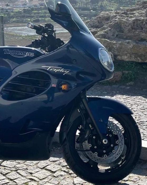 Triumph trophy 900