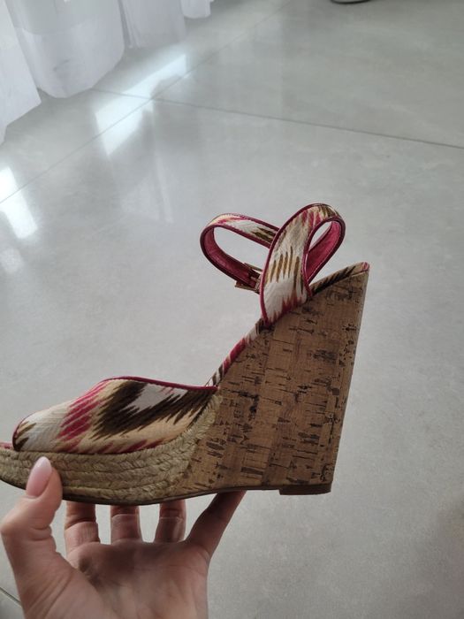 Sandały na platformie