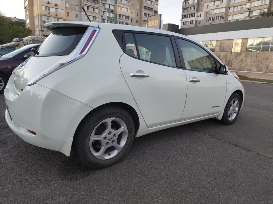 Nissan leaf в хорошем состоянии