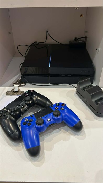 PlayStation 4 (PS4) + 2 pady + 5 gier - zestaw gotowy do grania