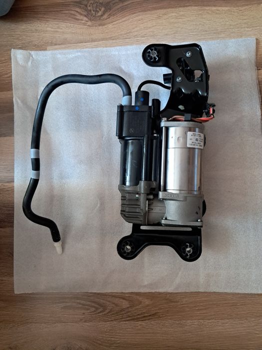 Bmw X5 ( F15 )  X6 (F16)  - kompresor pneumatycznego zawieszenia - vat