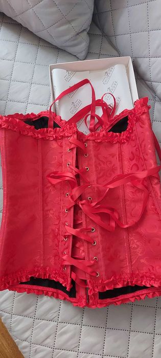 Nowy gorset z satyny