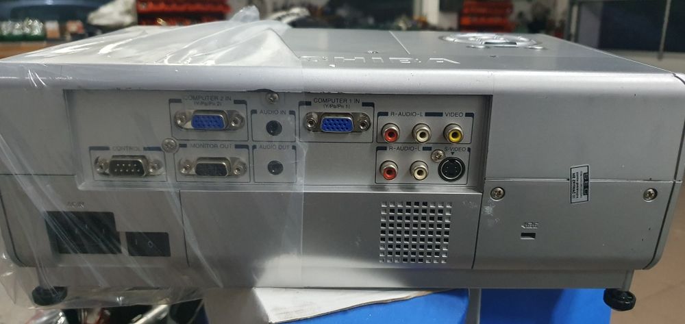 Projektor Toshiba TDP-EX21 z ekranem OKAZJA projekcyjnym