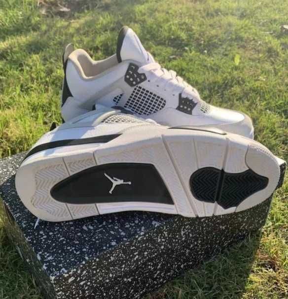 Jordan 4 Retro Military Black R.40
