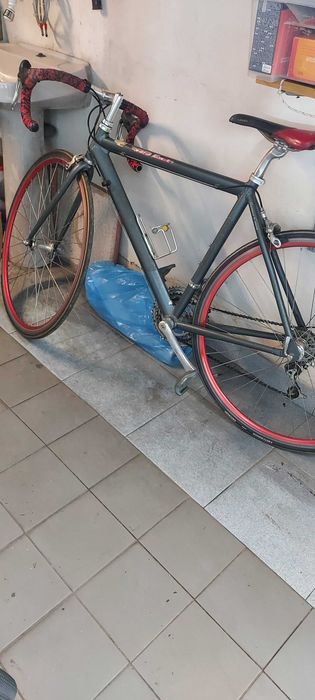Bicicleta de corrida muito leve made em França