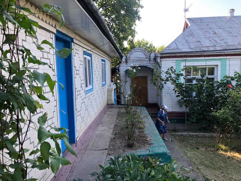 Продається садиба в центрі села Ободівка
