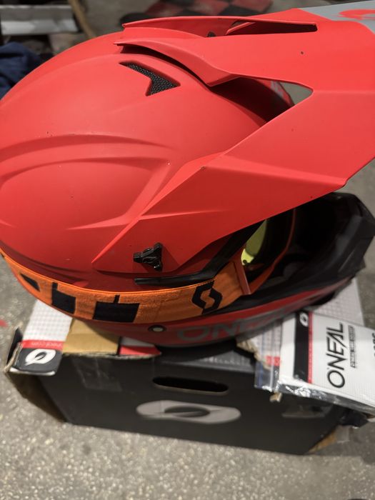 O'neal 1SRS Kask SOLID red + gogle scott quad dh hulajnoga 57/58 cm
