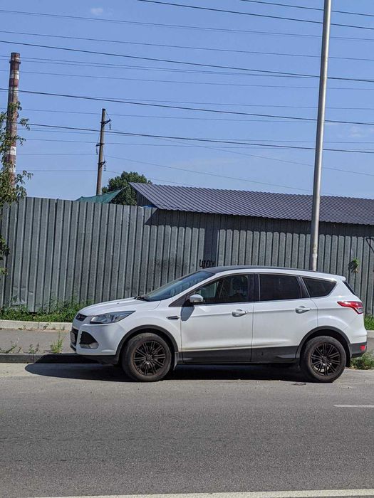 Автомобиль Форд Куга 2