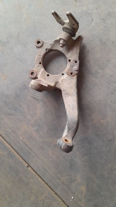 Цапфа, поворотний кулак